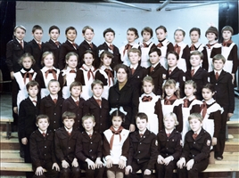 4-�, 1983-1984��.